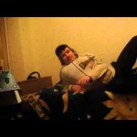 Газон вобще не обзорщик! И мебель у него совецкая! ахaxa