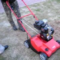 пример работы  бензинового аэратора AL-KO Power Line3800VB